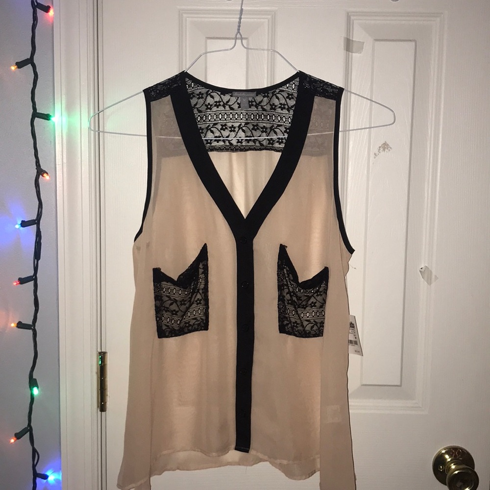 Sleeveless dress shirt